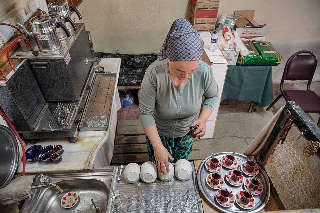 Erkeklere sokağa çıkma yasağı: Kadınlar yönetimi ele geçirdi! Kahvehaneler bile onlara emanet 5